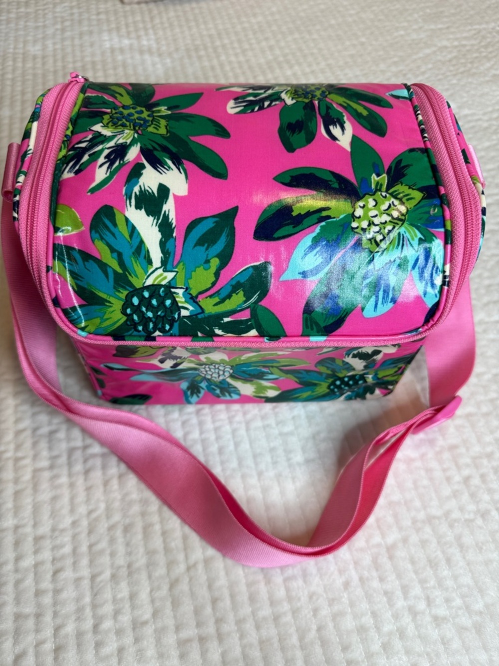 Vera Bradley Pink Palm Frond Cooler/ Lunch Bag, Excellent “Like New Condition”